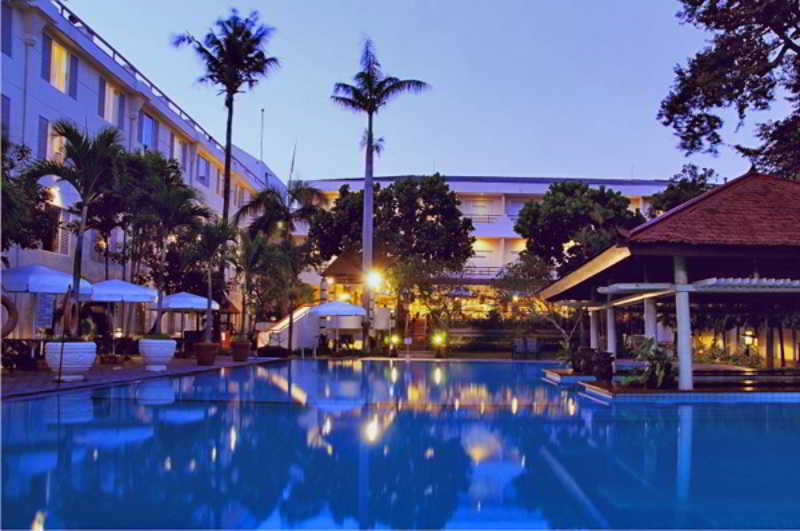 Hotel New Saphir Yogyakarta Exterior photo